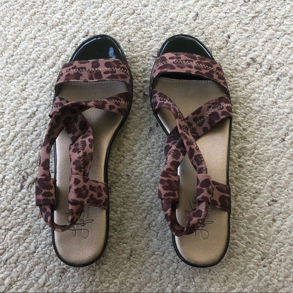 NWOT Cheetah Print Strap Sandals